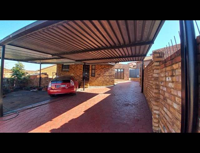 3 BEDROOM HOUSE FOR SALE IN PHILIP NEL PARK